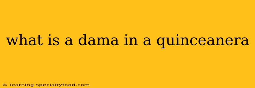 what is a dama in a quinceanera